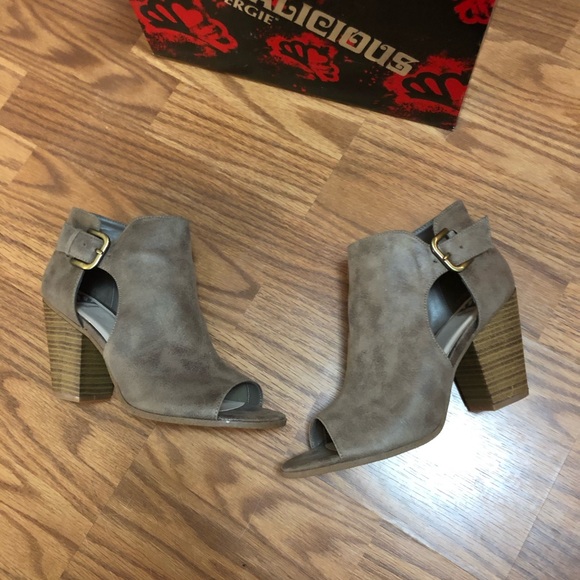 Taupe Fergalicious Heels! - Picture 2 of 7